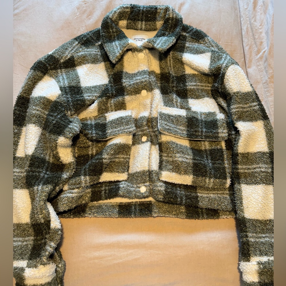 Abercrombie & Fitch White & Green Plaid Cropped Sherpa Jacket (Size XL)